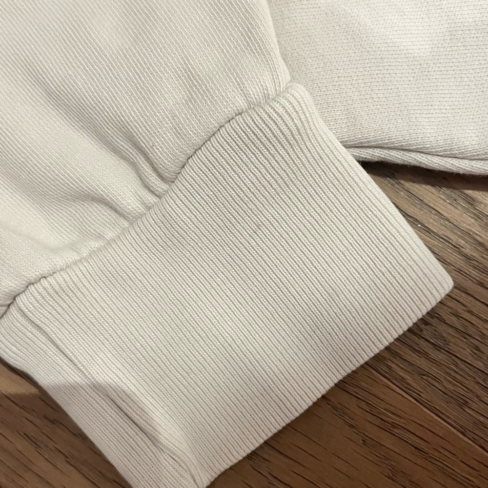 BRANDY MELVILLE CREWNECK - Picture 8 of 9